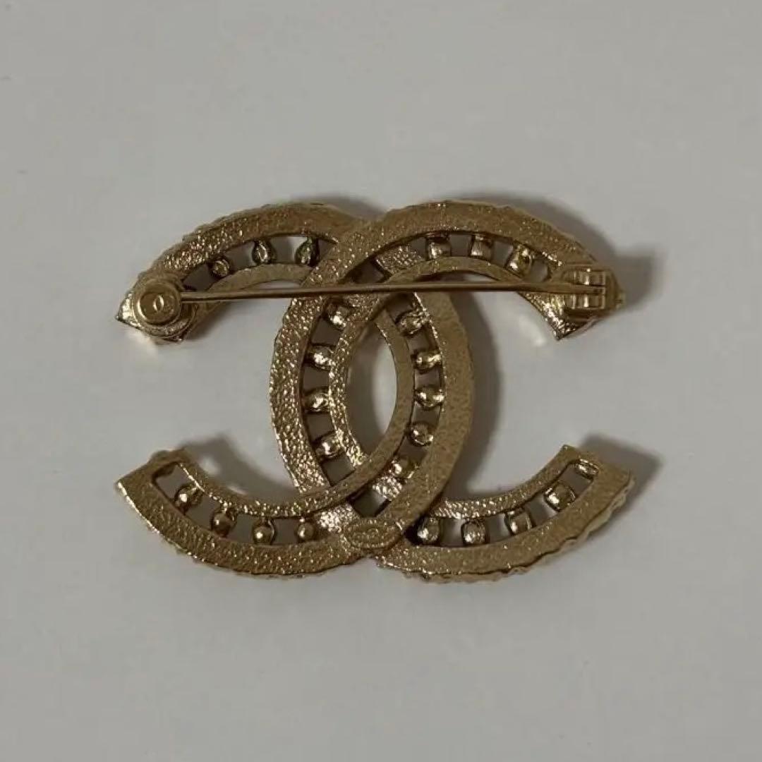 Chanel CCロゴ ゴールドブローチ