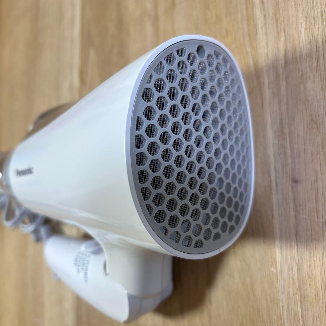 sana　Panasonic ヘアドライヤー　イオニティとLOWYAベンチ