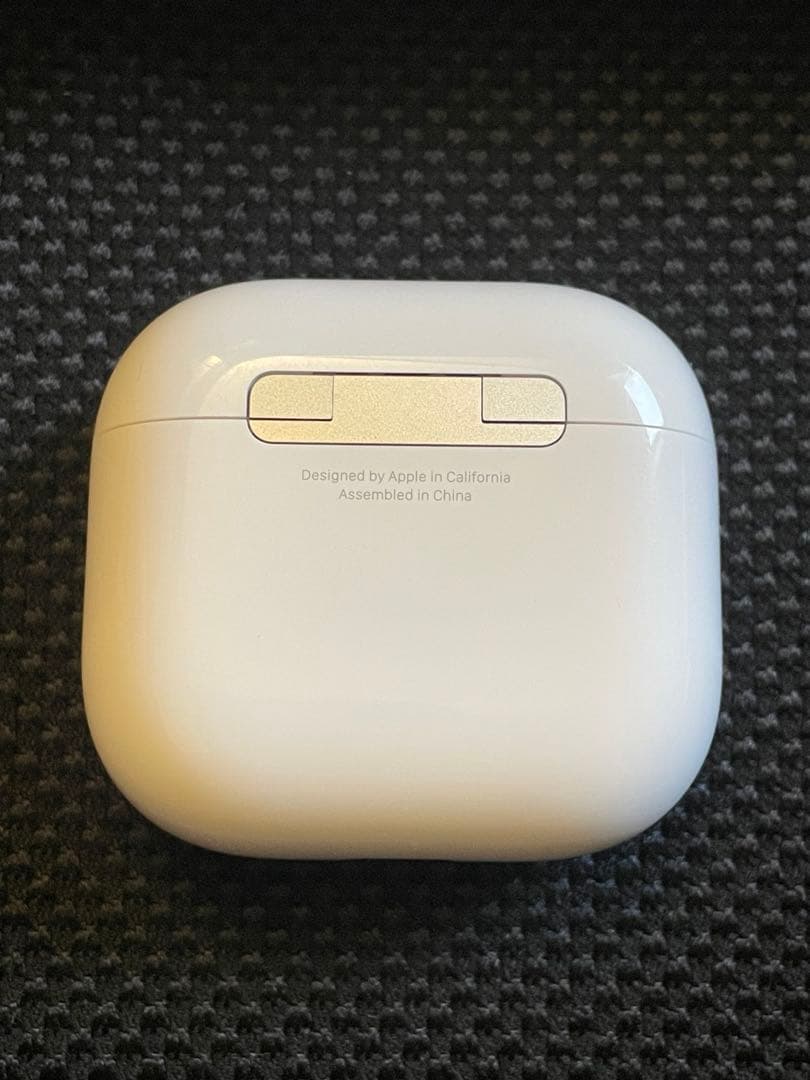 Apple AirPods (第4世代) ノイズキャンセリング搭載モデル　本体