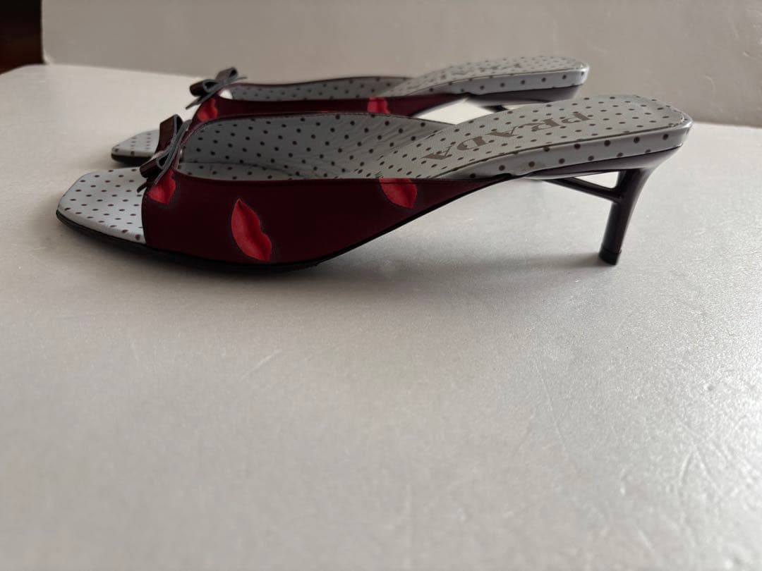超美品　プラダ　PRADA リップ柄ミュール　90's vintage
