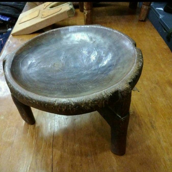 アフリカ　Tanzania　アンティーク木彫椅子　花台・オブジェに