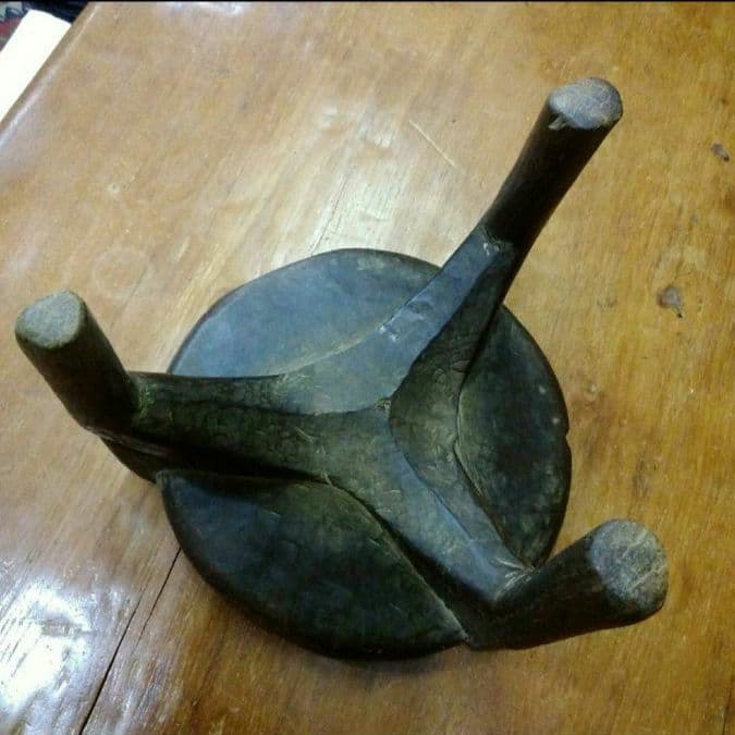 アフリカ　Tanzania　アンティーク木彫椅子　花台・オブジェに