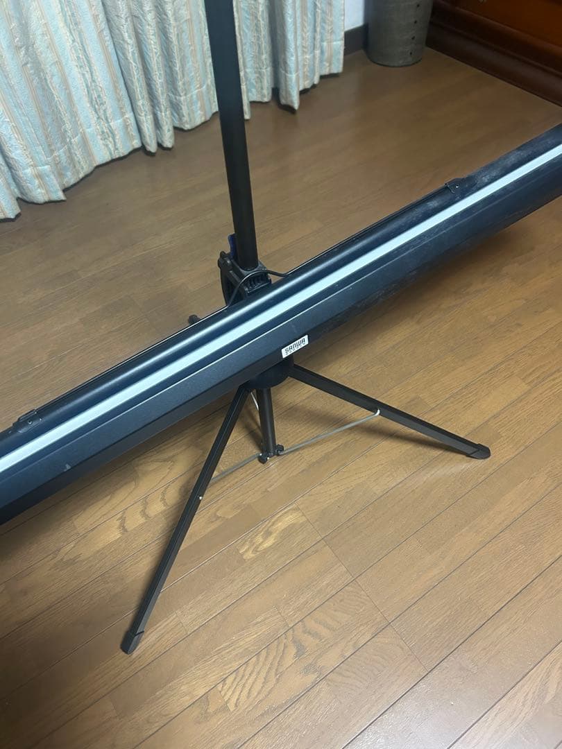 三脚式プロジェクタースクリーン