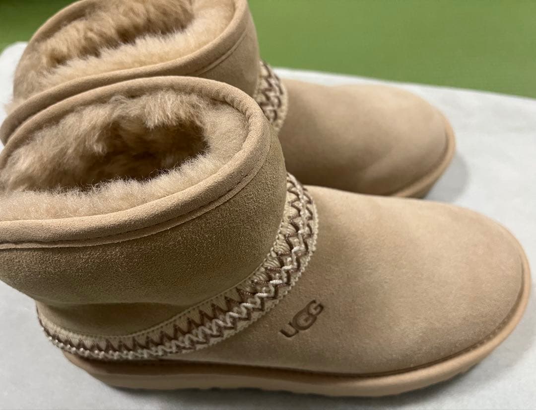 お値下げ【新品】UGG W CLASSIC MINI CRESCENT ブーツ