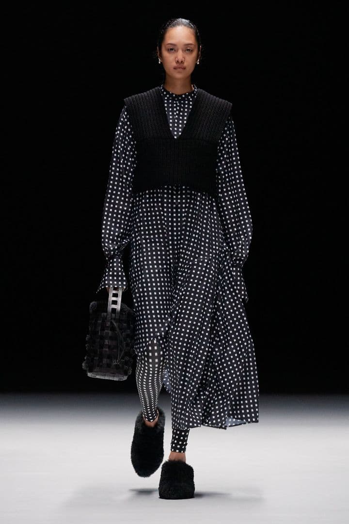 週末限定お値下げ1/23〜1/2523時迄 HYKE 2023AW 長袖ブラウス