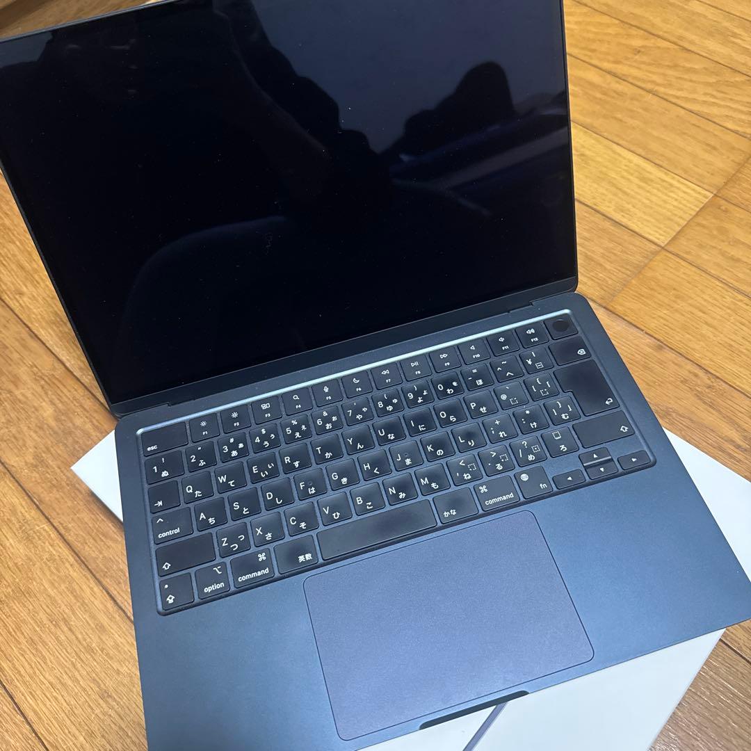 【美品】MacBook Air 13inch M2チップ　ミッドナイト