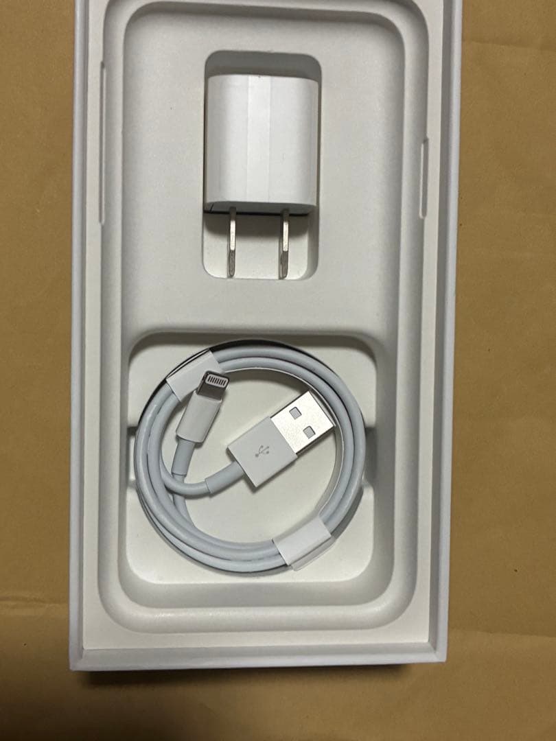 Apple iPhone 13 ホワイト 本体　即購入OK 再出品　キズ等無し