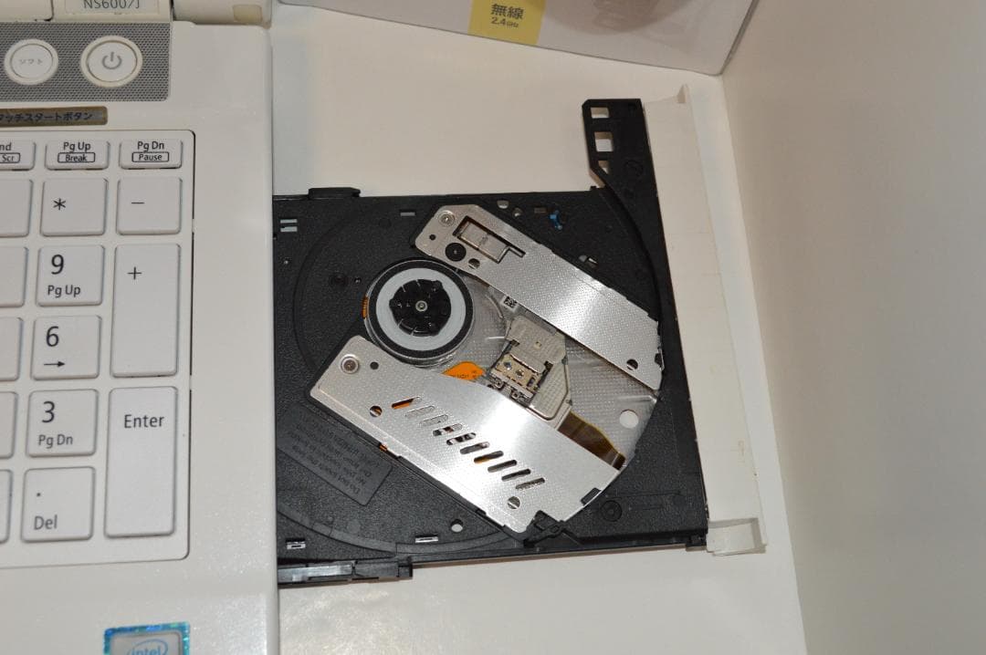 ホワイトLAVIE第8世代Corei7/32G/新品SSD1TB BD再生