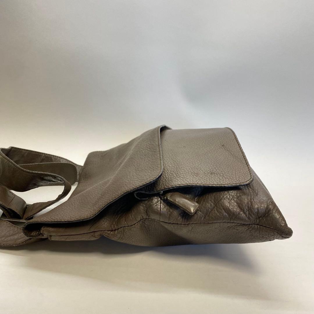 ボッテガヴェネタ レザーショルダーバッグ ブラウン ロゴ入り bottega