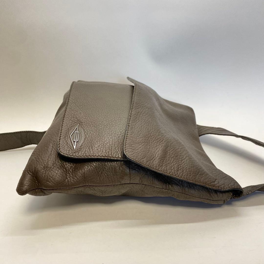 ボッテガヴェネタ レザーショルダーバッグ ブラウン ロゴ入り bottega