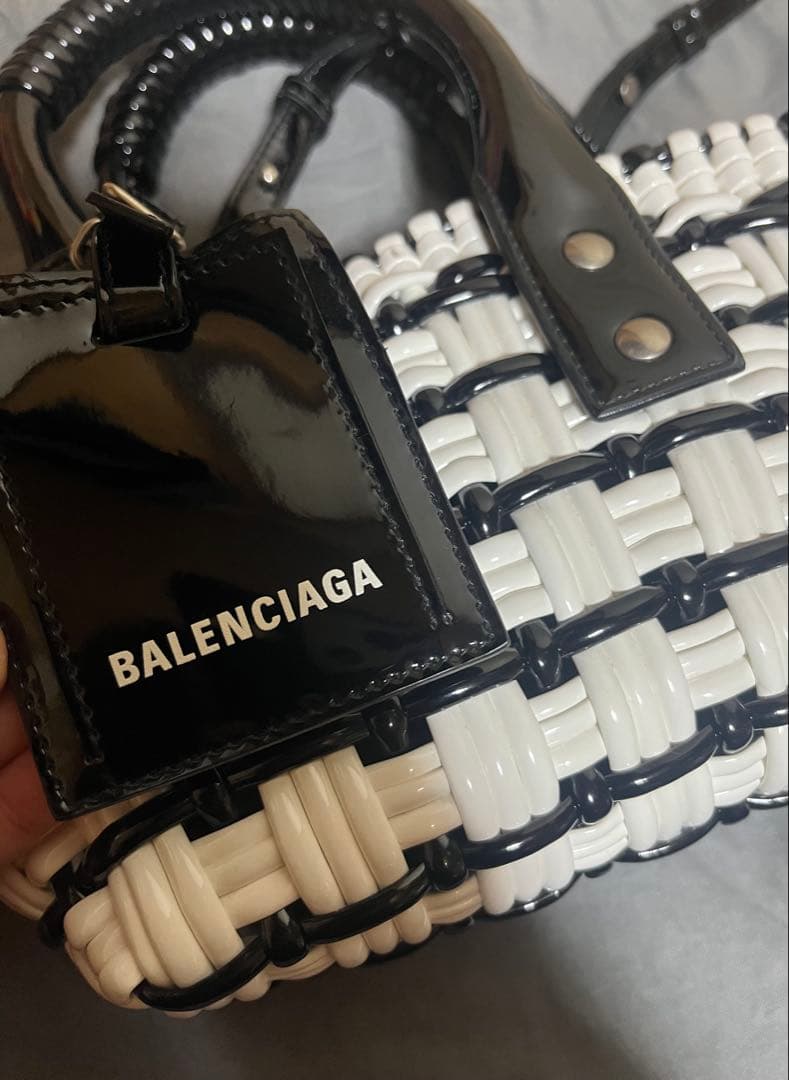 BALENCIAGA かごバッグ 白と黒 編み込み