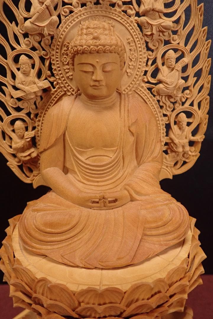 白檀　釈迦如来座像　八角台座　木彫仏像　仏教美術