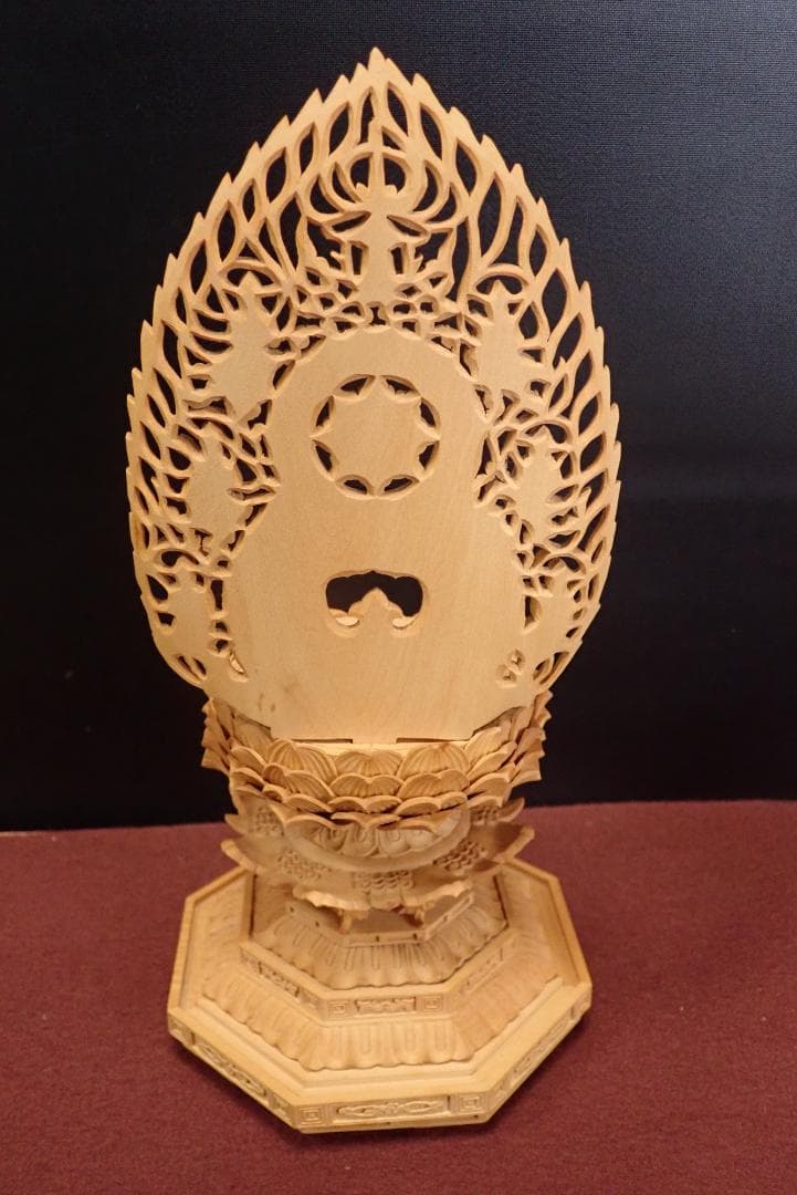 白檀　釈迦如来座像　八角台座　木彫仏像　仏教美術
