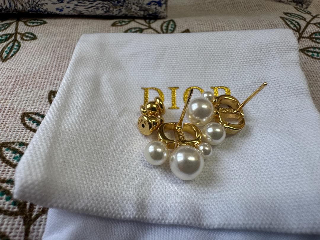 ゴールド CD ロゴ パールピアス