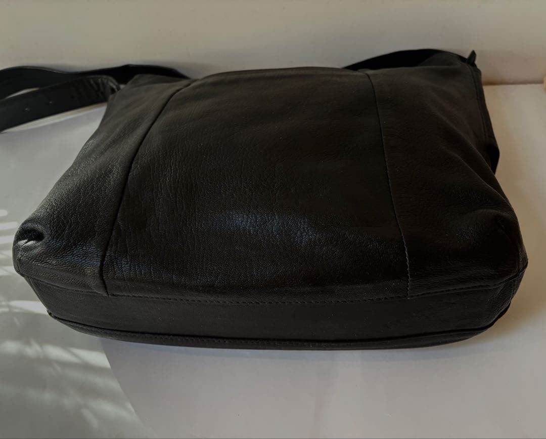 ゲンテン　ゴートヌメショルダーバッグ黒