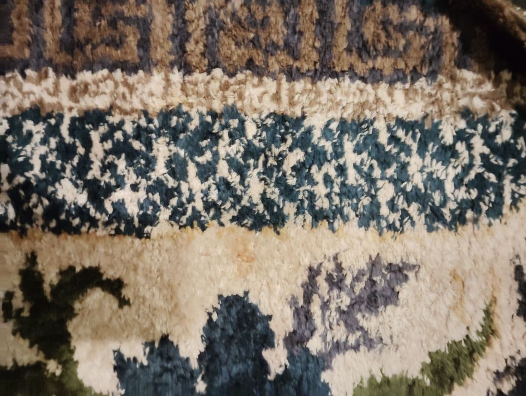 鍋島緞通　牡丹唐草七宝縁二重雷文