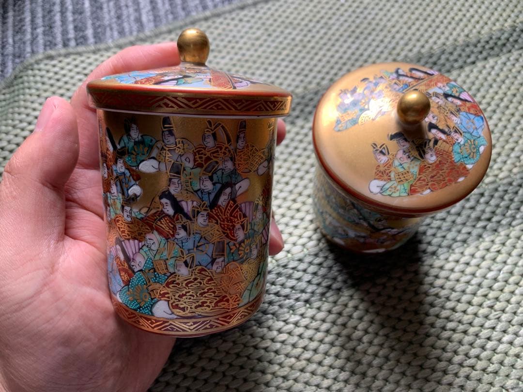 九谷焼 細字名人 百人一首細字筆 九谷岳陽造 金彩蓋付湯呑 一対 真作保証