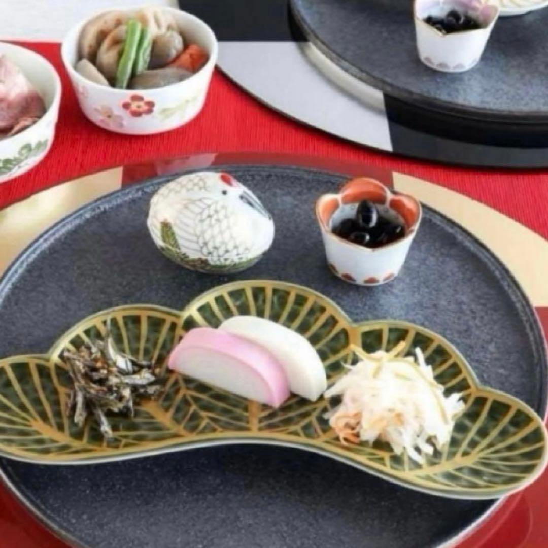 【新品】【大人気】有田焼幸楽窯　錦茶緑金松葉形前菜皿3枚セット　縁起物