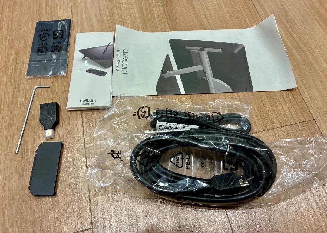 Wacom Cintiq Pro 24 DTK-2420/K0 エルゴスタンド付