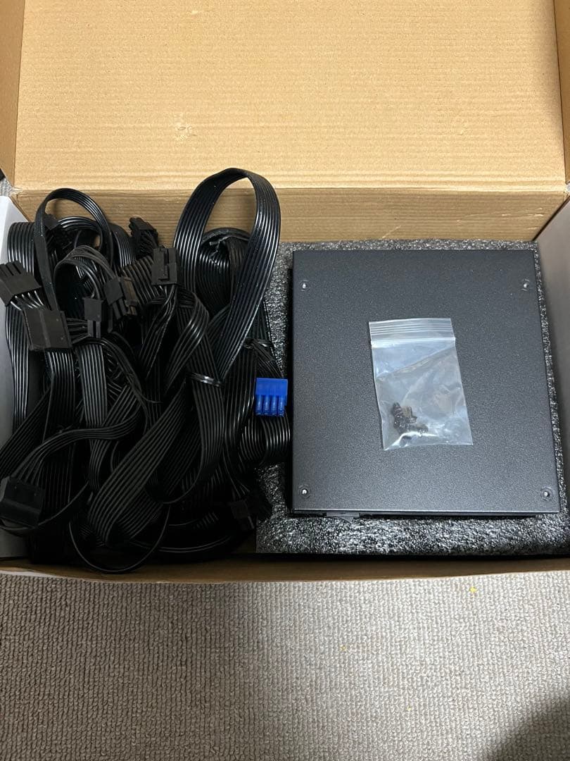 玄人志向 KRPW-GR1000W/90+ 1000W電源ユニット