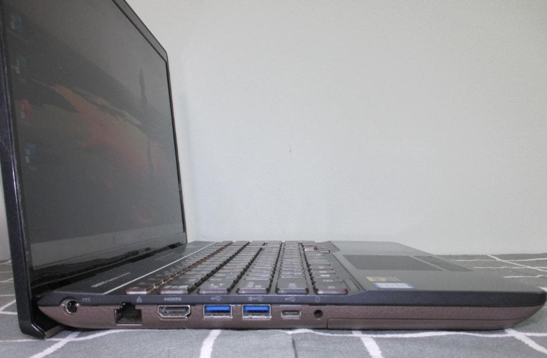 富士通ノートPC Corei7 第8世代、バッテリー93%、ブルーレイ