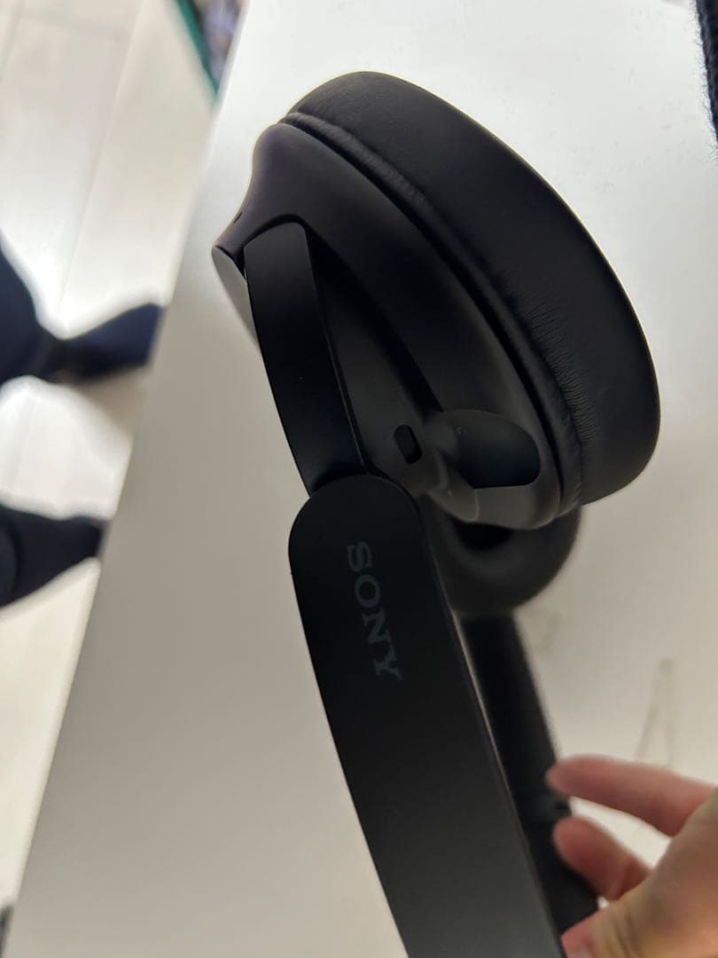 SONY新品同様　ブラック ワイヤレスヘッドホン