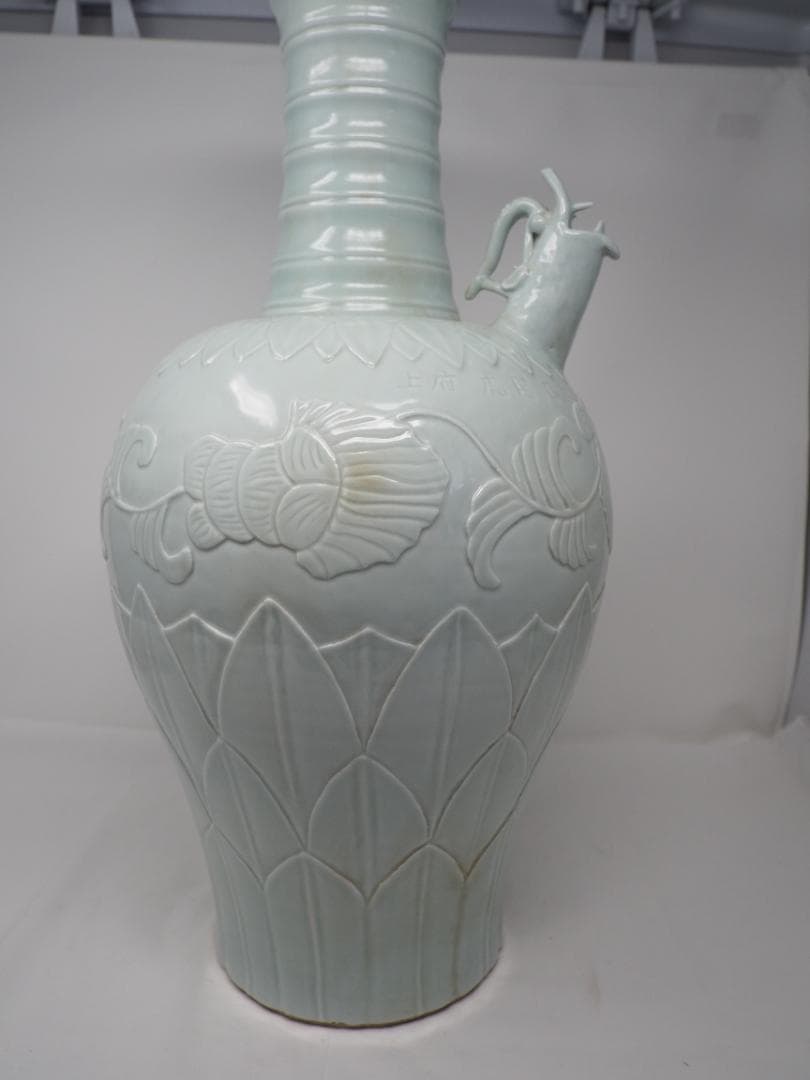 青磁花瓶　全國騎兵總指揮使歐陽虎府上　中国　一部カケあり　-SO
