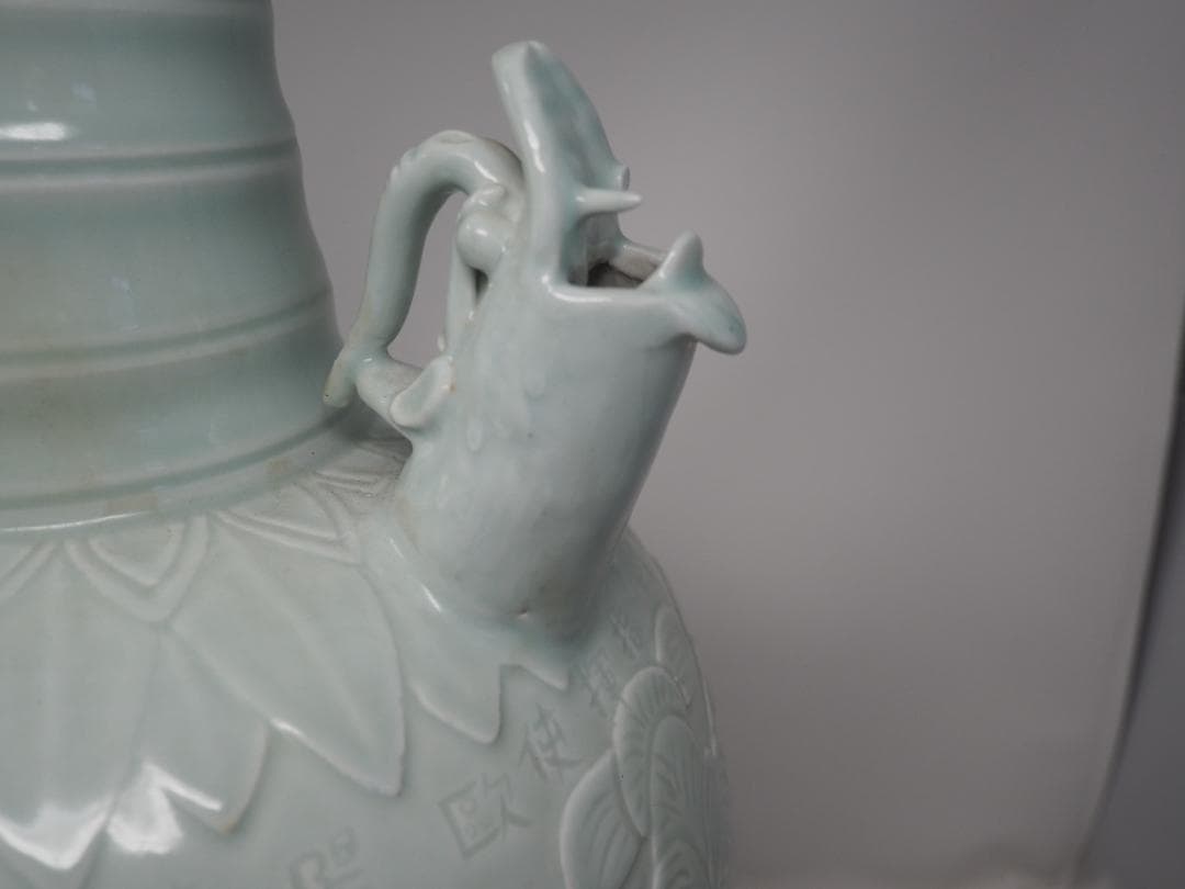 青磁花瓶　全國騎兵總指揮使歐陽虎府上　中国　一部カケあり　-SO