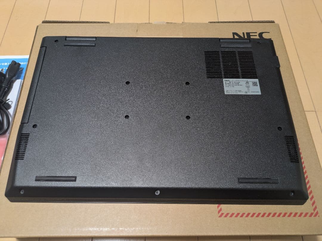 NEC ノートパソコンPC-N1570GAL Core i7 / 16GB