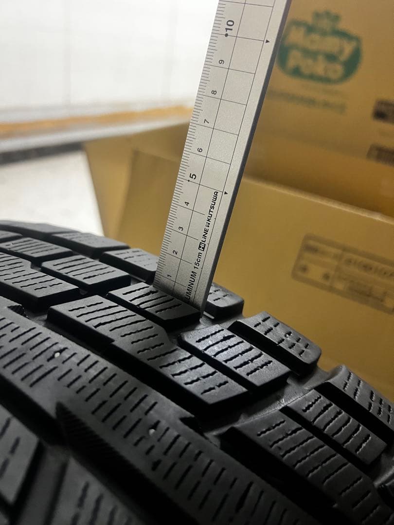 スタッドレスタイヤ215/65R16 アルミホイール