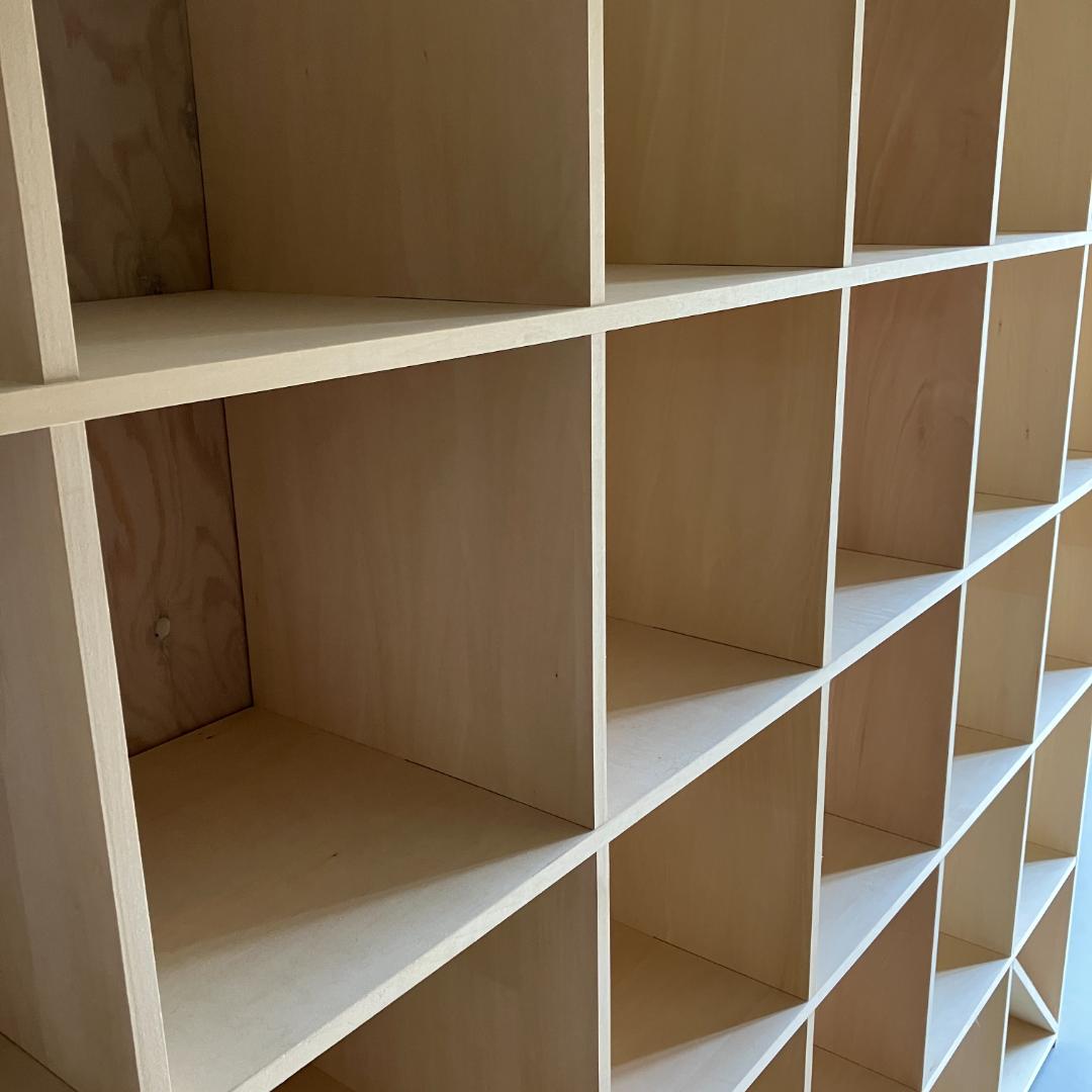 【伊勢原さま専用】マルゲリータ 壁一面の本棚 奥行350mm 縦5コマ×横7コマ