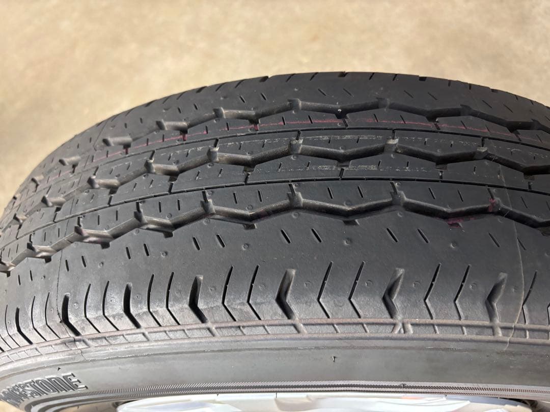 200系8型ハイエースワゴン　純正15インチ タイヤ ホイールセット