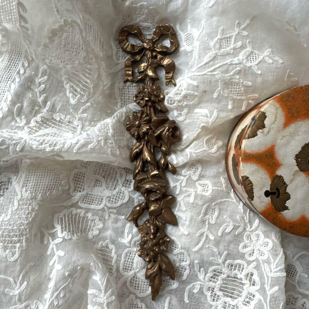 フランスアンティーク　オルモル装飾パーツ　リボンモチーフ　レリーフ