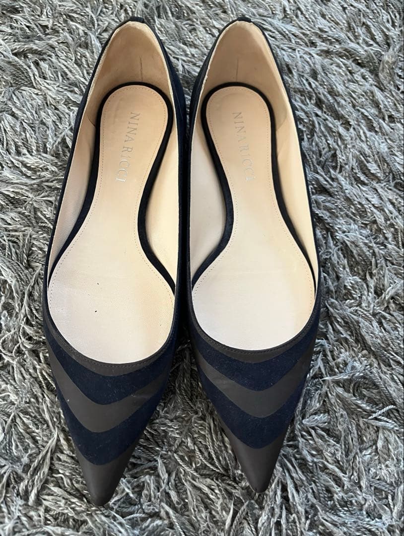 ニナリッチフラットパンプス
