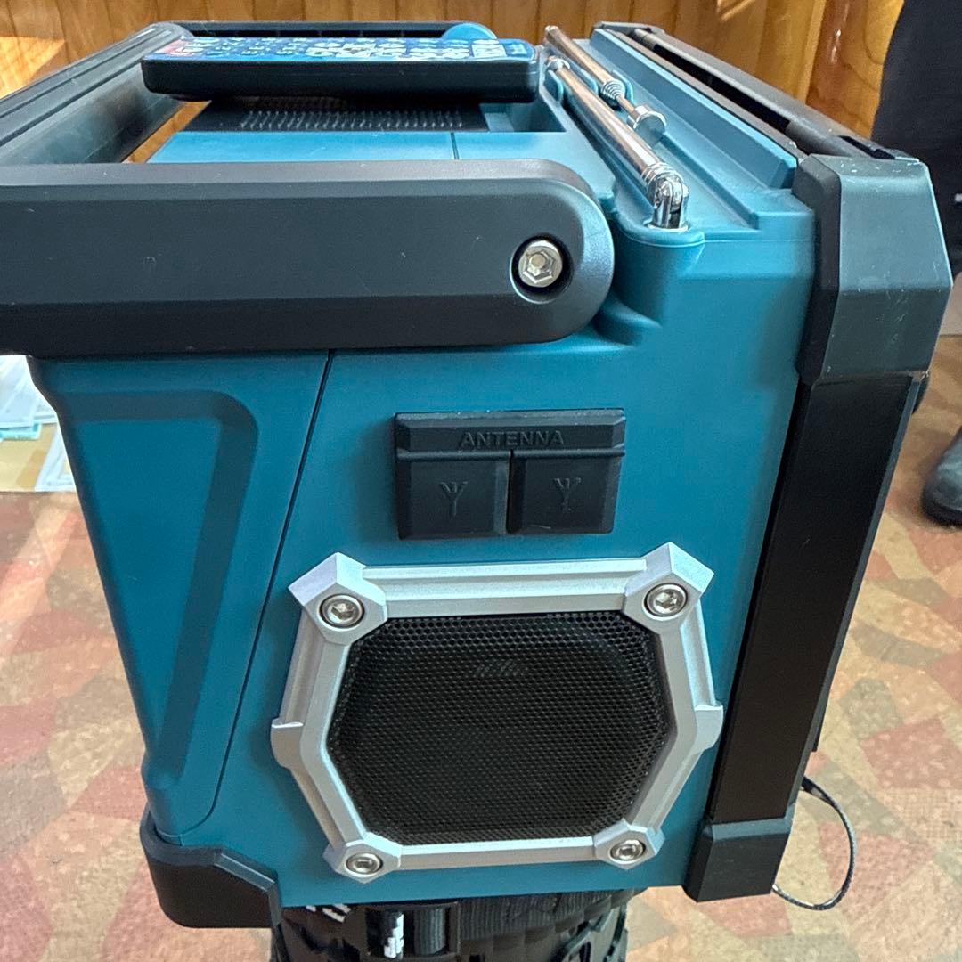 マキタ充電式ラジオ付きテレビ モデルTV100