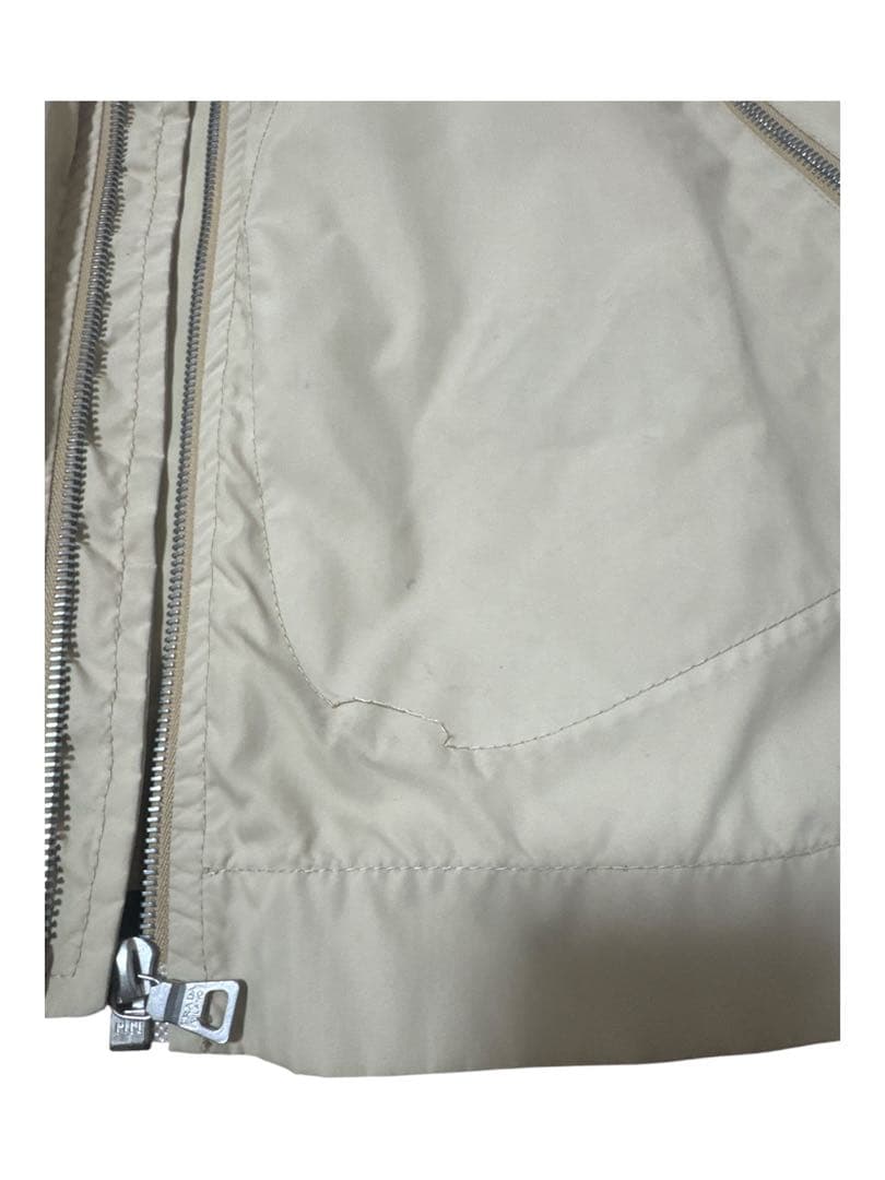 大幅値下げ中！PRADAイタリア製 ナイロンジャケット ベージュ M 美品