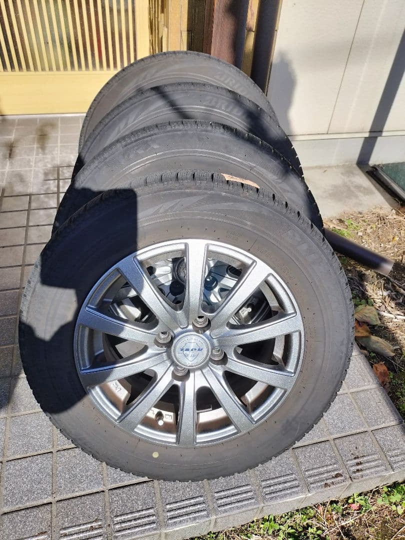 送料無料 美品【14インチ4本】【バリ溝】【165/70R14】ブリザックVRX