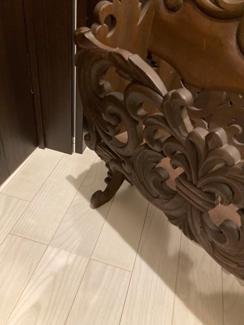 希少　ヨーロッパデザイン　木製彫刻マガジンラック