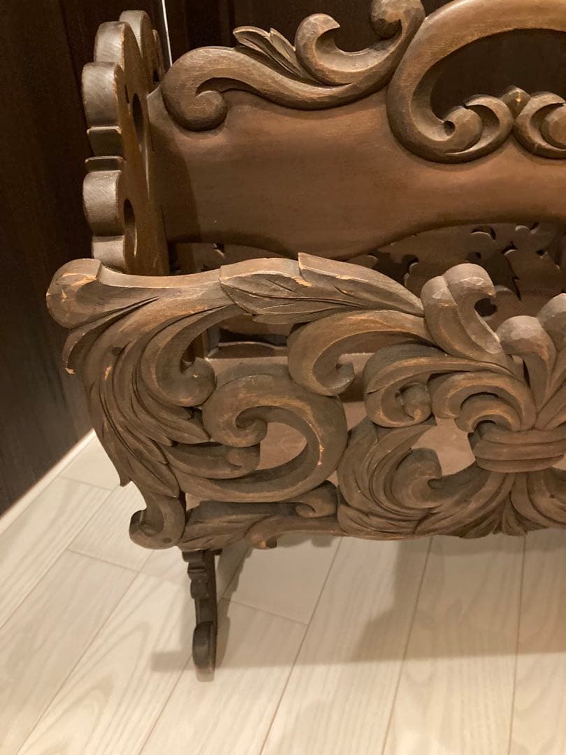 希少　ヨーロッパデザイン　木製彫刻マガジンラック