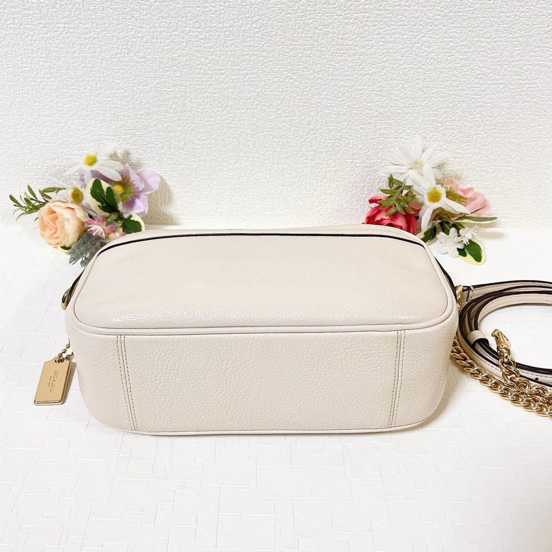 【美品】COACH ショルダーバッグ 斜め掛け カメラバッグ チェーン チャーム