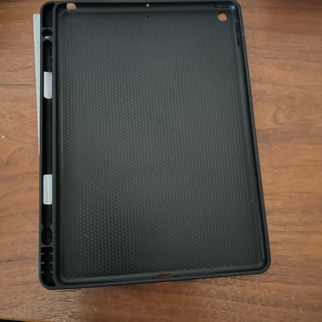 ipad第7世代　本体　カバー付き　32GBwifiモデル