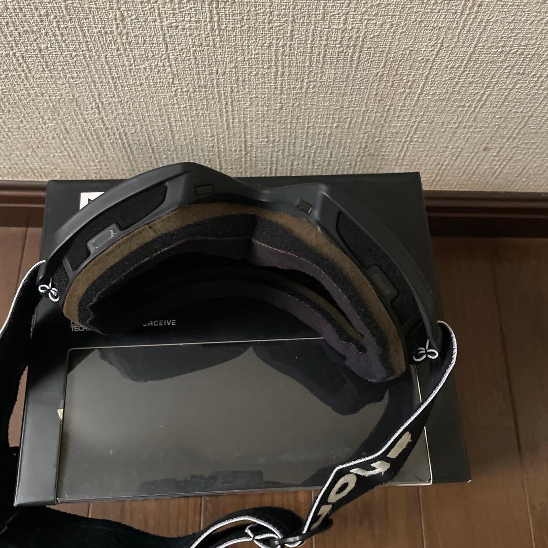 anon m3 ゴーグル 本体と付属品スペアレンズが難アリ。本体は難アリでは無い