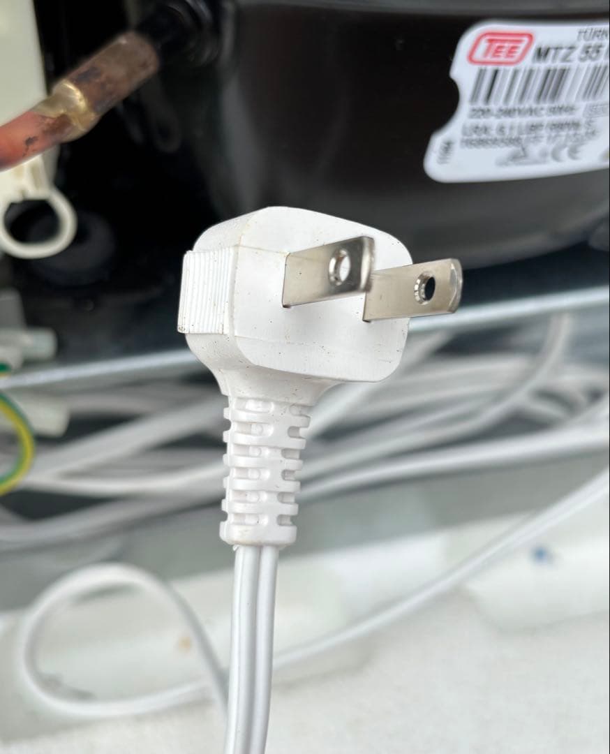 ★未使用★ SMEG社製冷蔵庫 クリーム 100V FAB10RP 右ヒンジ