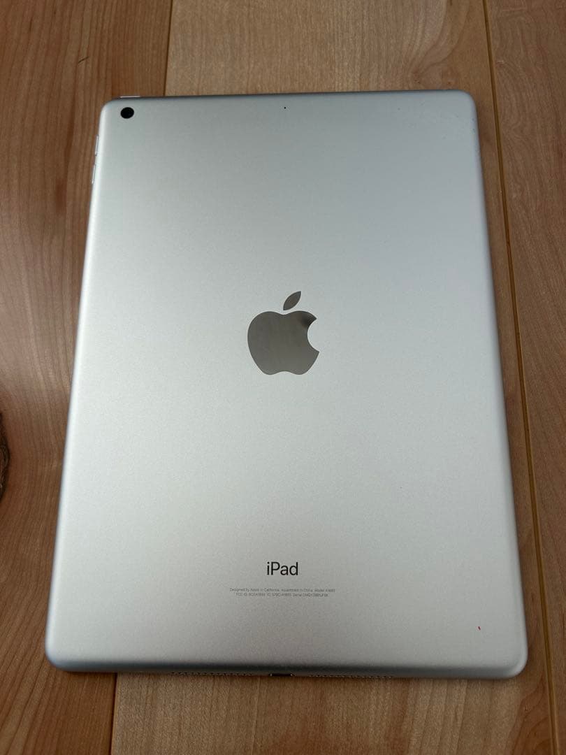 Apple iPad シルバー 本体　第6世代32GB