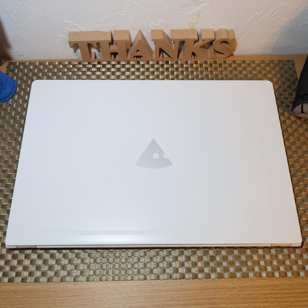 人気の白Win11公式対応8世代Corei7/メ16G/新品SSD/無線/カメラ