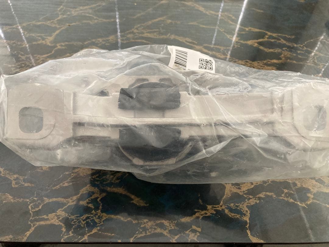 エンジン取付ブラケットボルボ V40 フォード　マウント