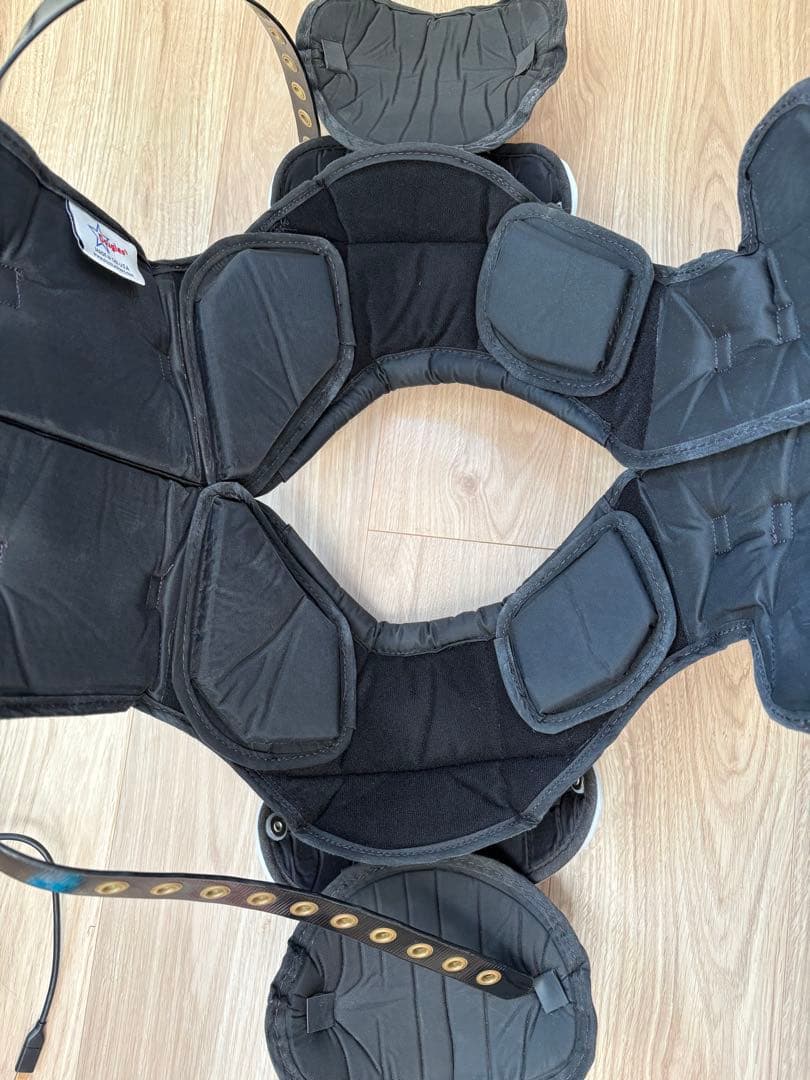 Douglas FF17 XS ショルダーパッド ブラック/ホワイト