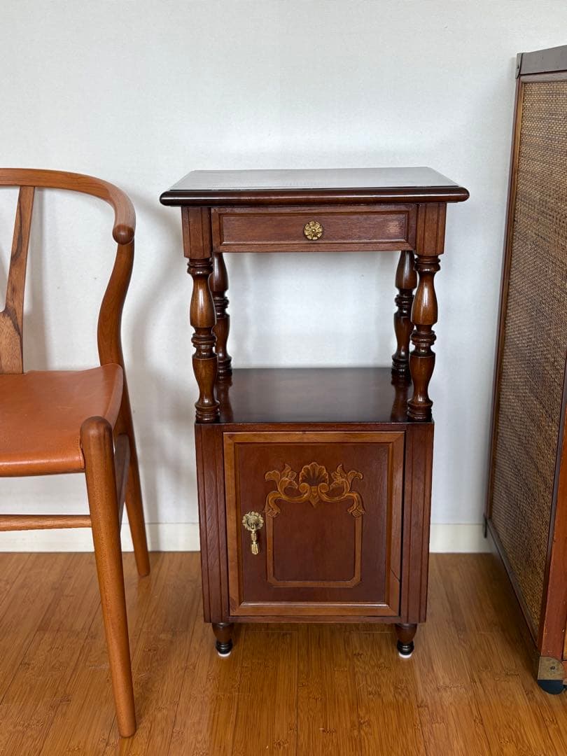 【 送料込み 】国産 ビンテージ 木製 ナイトテーブル 収納棚 引き出し付