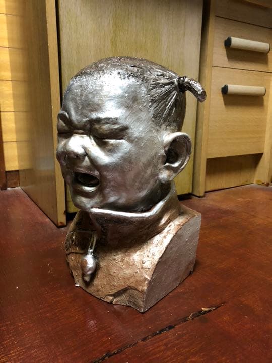 今村三郎作品 [泣く中国人の子供] 石膏彫刻 8万円。縦36横26幅20㎝