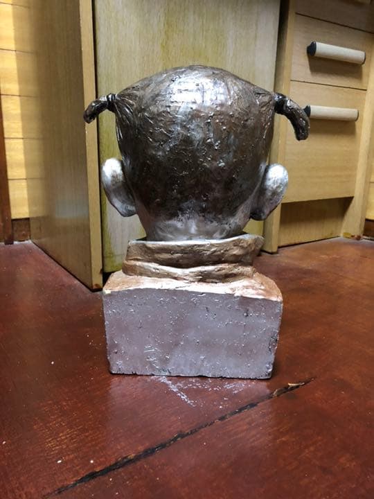 今村三郎作品 [泣く中国人の子供] 石膏彫刻 8万円。縦36横26幅20㎝